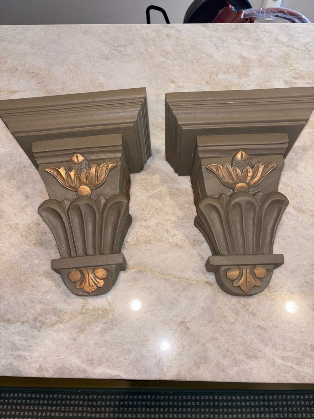 Beautiful and Regal looking wood accent brackets shelves set